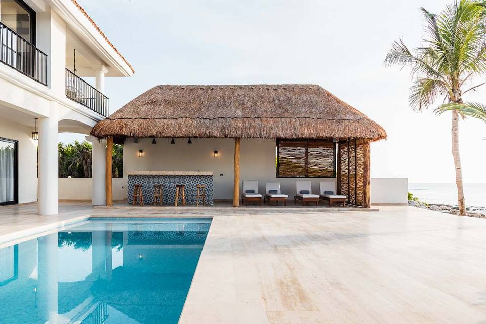 Pool and palapa bar, daytime