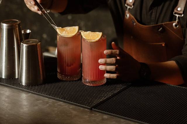 Preparando dos bebidas