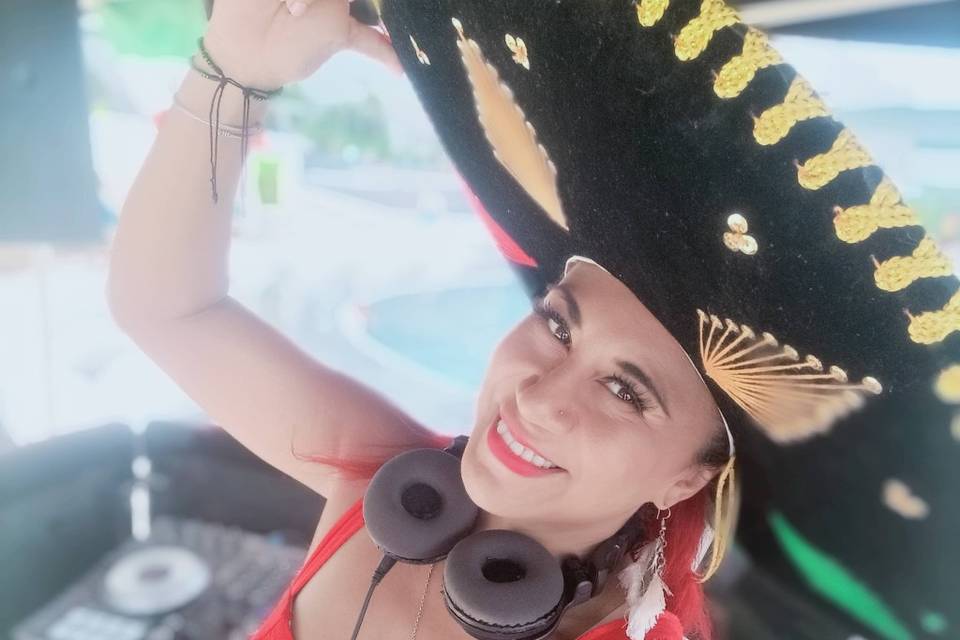 Girl dj fiestas mexicanas