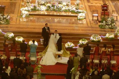 Decoración floral de la iglesia