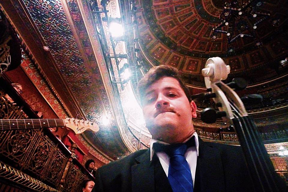 Tocando en el teatro