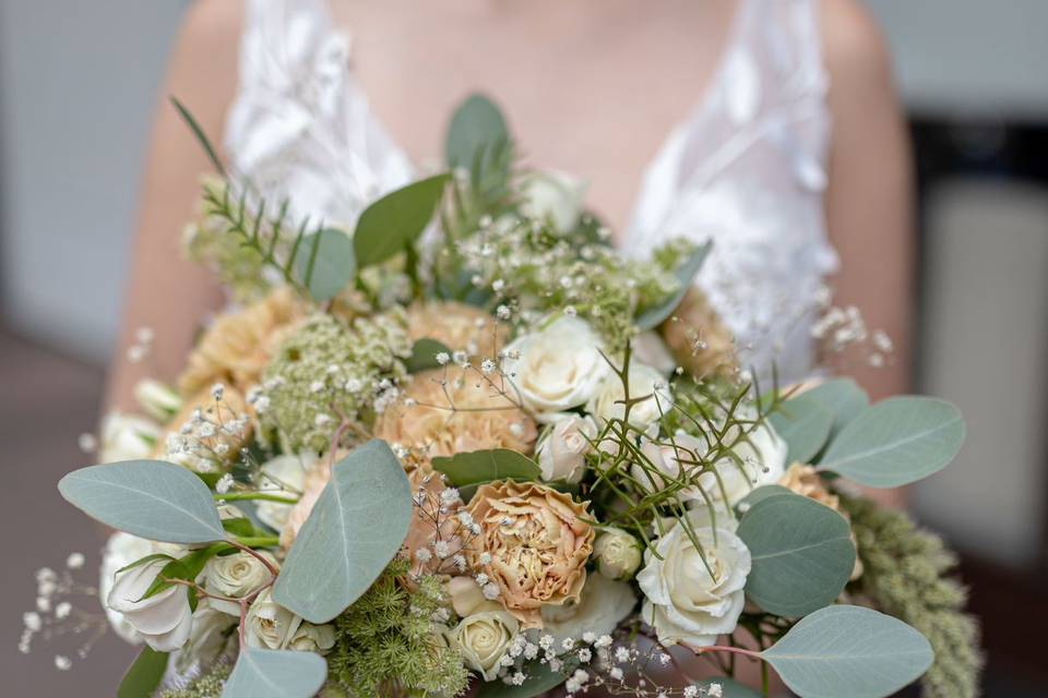 Bouquet de claveles y rosas