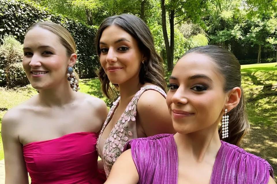Invitadas en el jardín