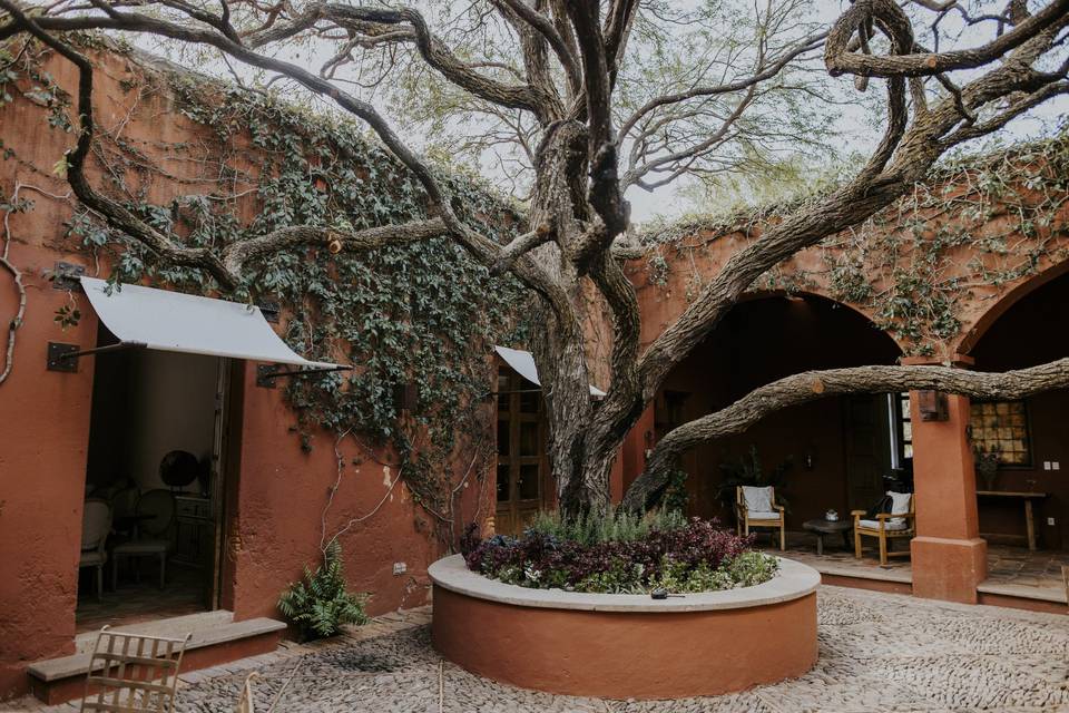 Patio central de finca.