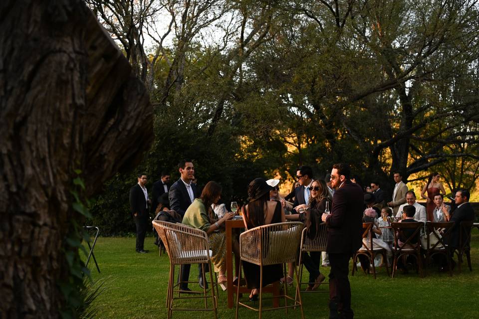 Personas en Jardín