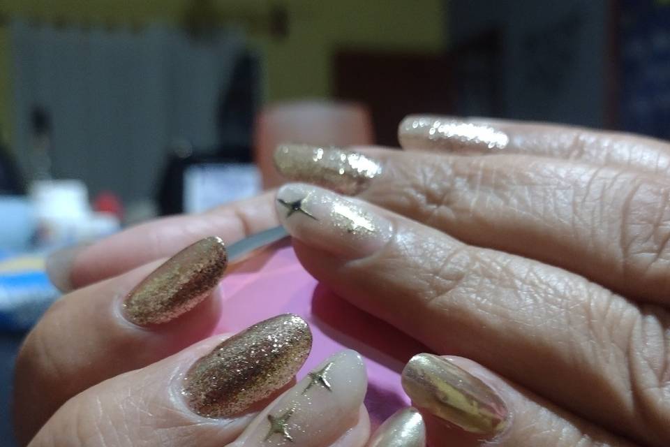 Uñas tip polygel+mano alzada