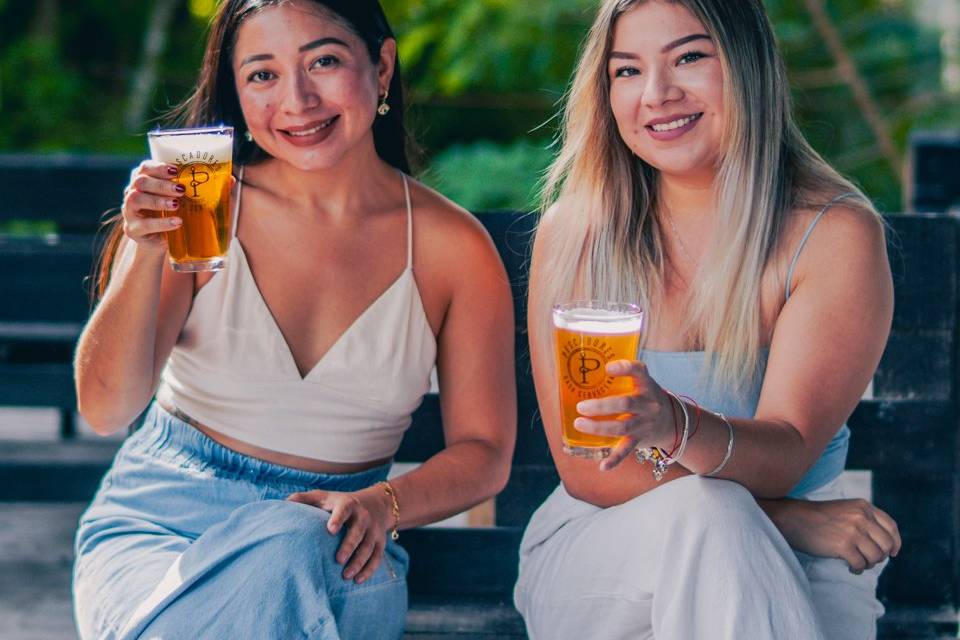 Salud por la amistad!