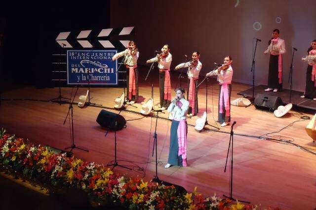 Mariachi Femenil Nuevo Tecalitlán