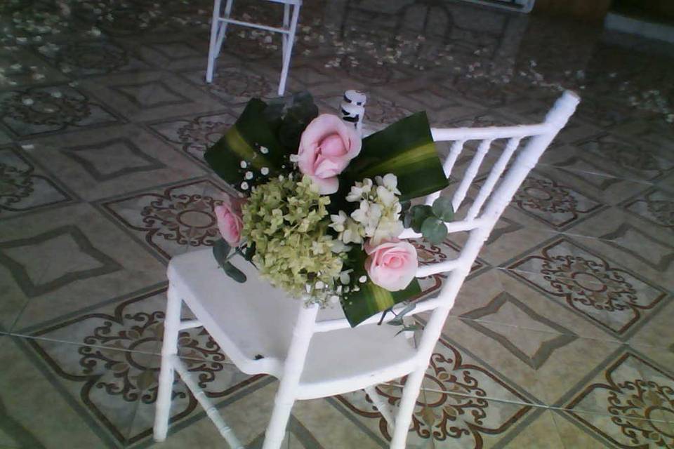 Flores en la silla