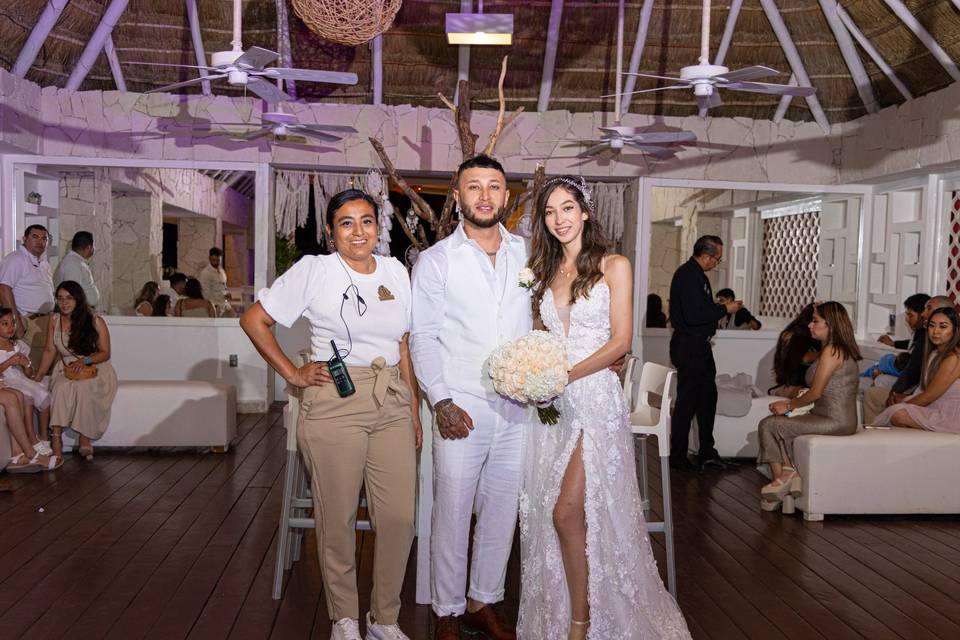 Novios con coordinadora