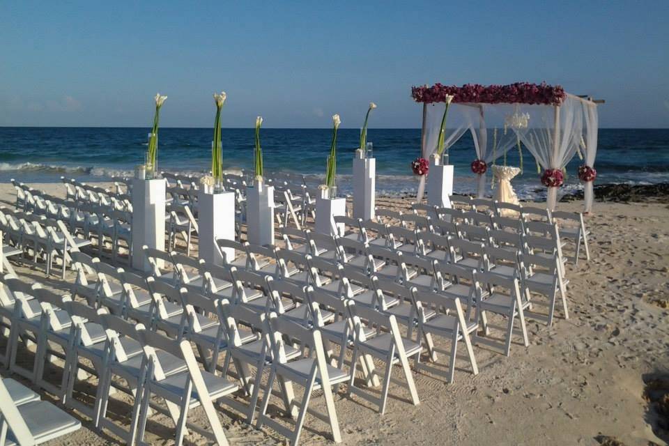 Montaje ceremonia en playa