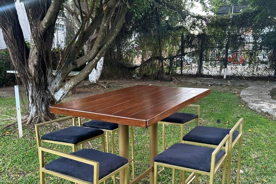 Periquera de madera con dorado