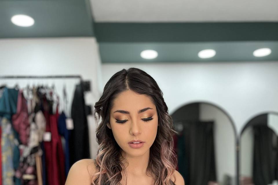 Maquillaje y peinado