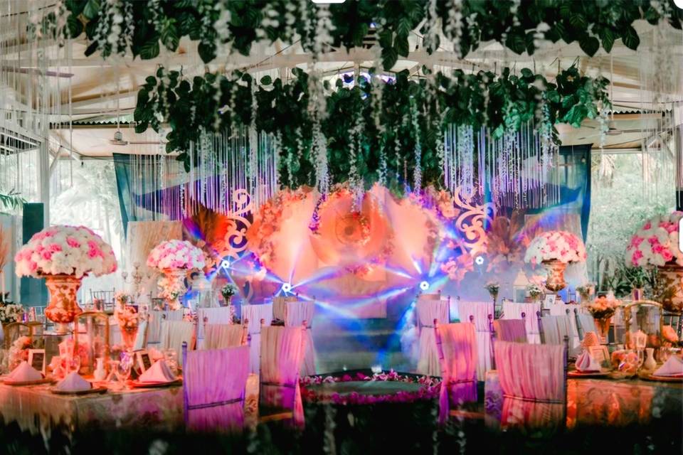 Decoración floral e iluminación