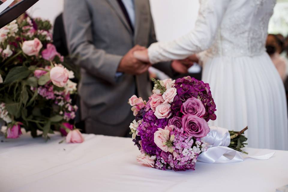 Un sí rodeado de amor y flores