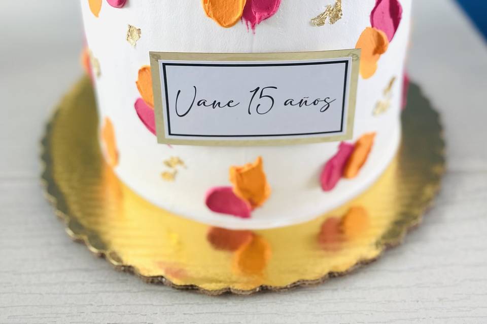 Pastel con flores naturales