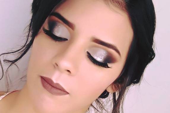 Maquillaje y peinado