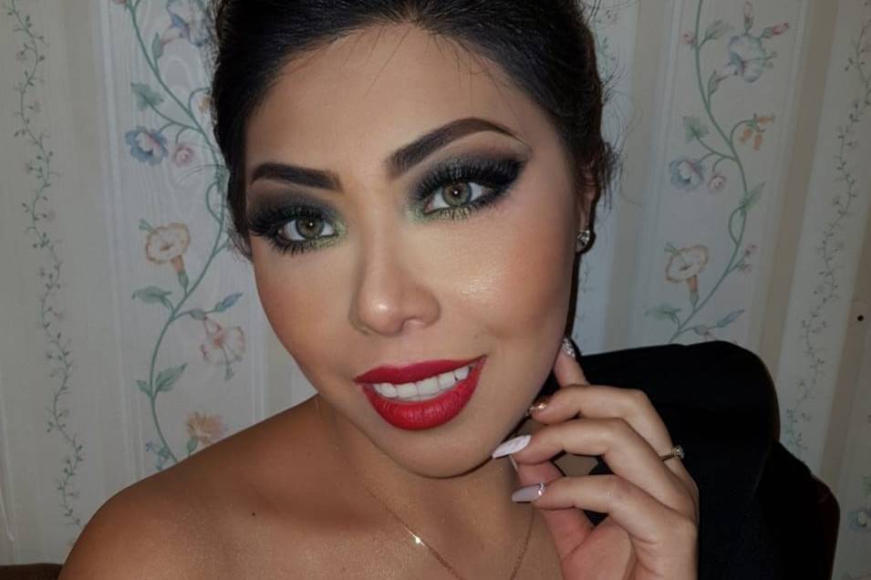 Rosa María Corona Makeup Artist