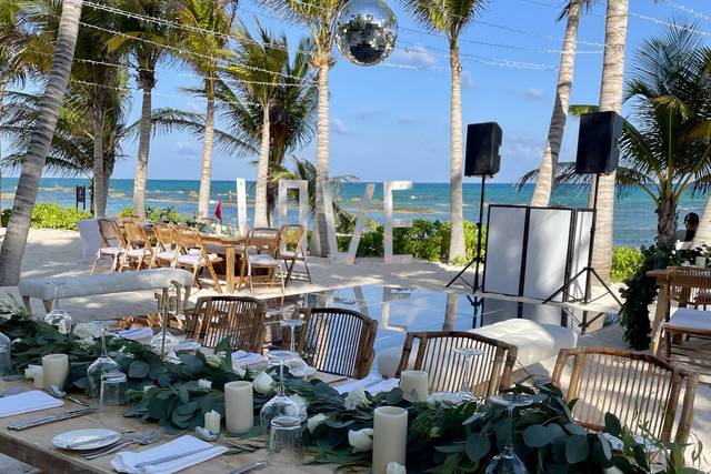 Decoración en la orilla del ma