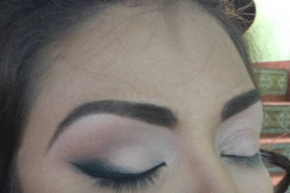 Eye cat liner