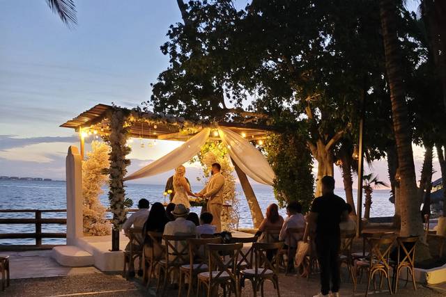 La Concha Beach Hotel & Club