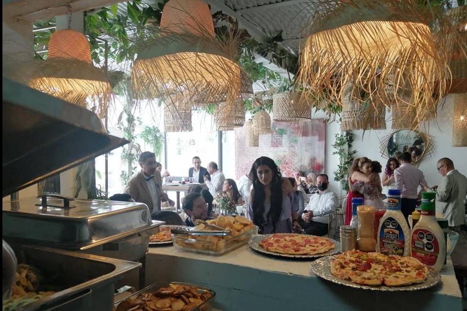 Buffet de pizzas y decoración