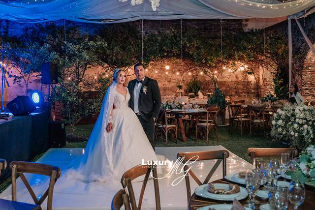 Boda en jardín con carpa