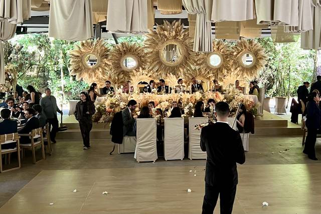 Amenizando el banquete