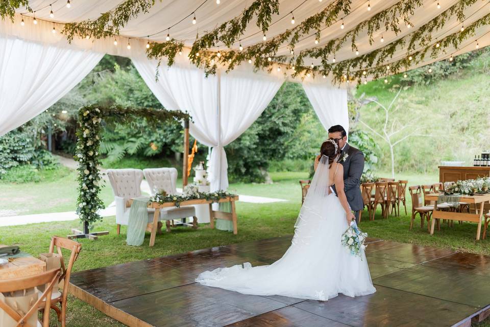 Novios en montaje