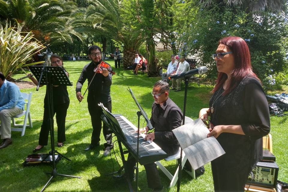 Ceremonia religiosa en salón