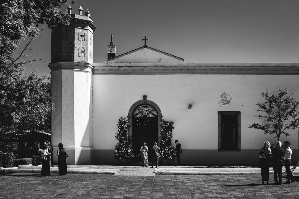 Explanada y capilla