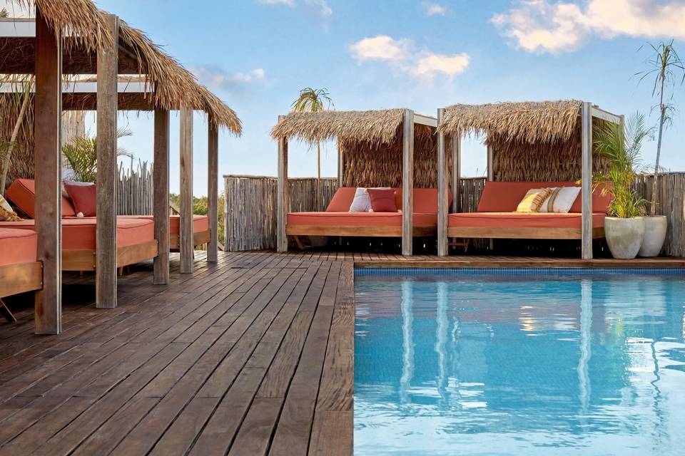 ROOFTOP POOL