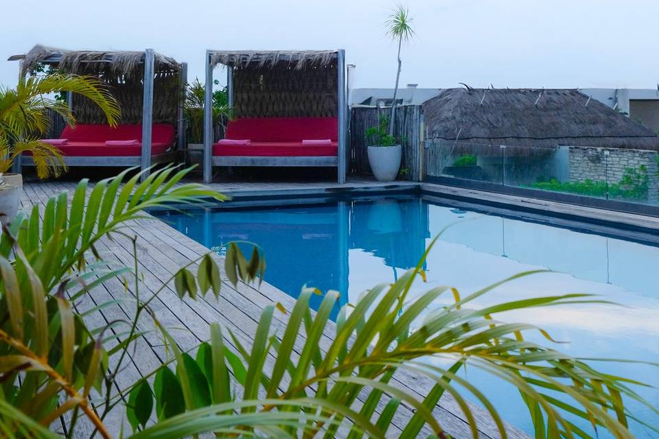 POOL ROOFTOP