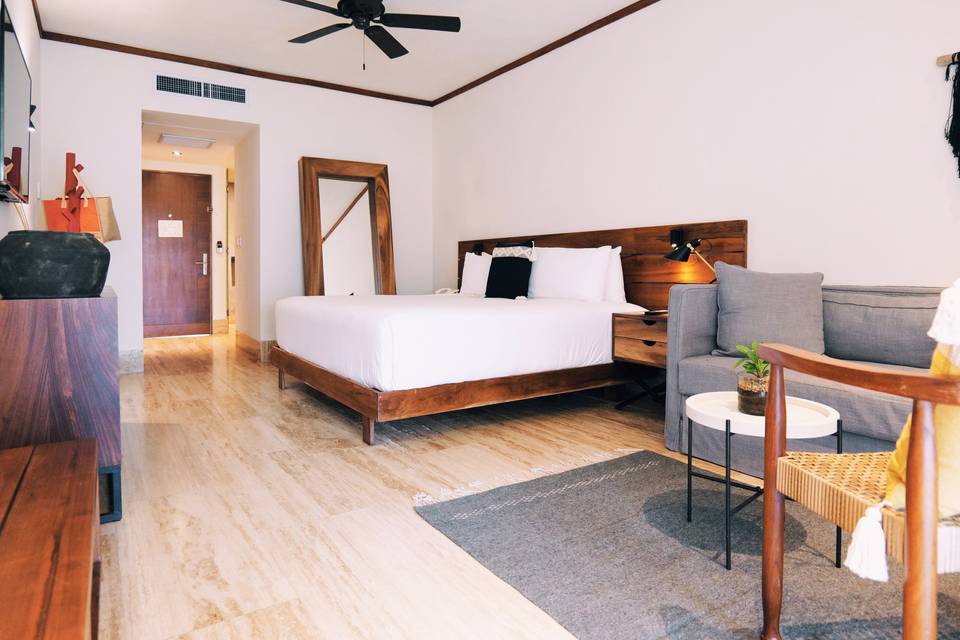 ESSENTIAL ROOM