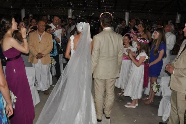 La llegada de los novios