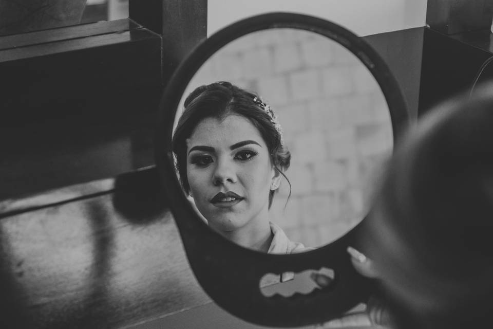 Mirándose al espejo