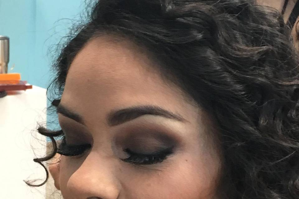 Maquillaje y peinado