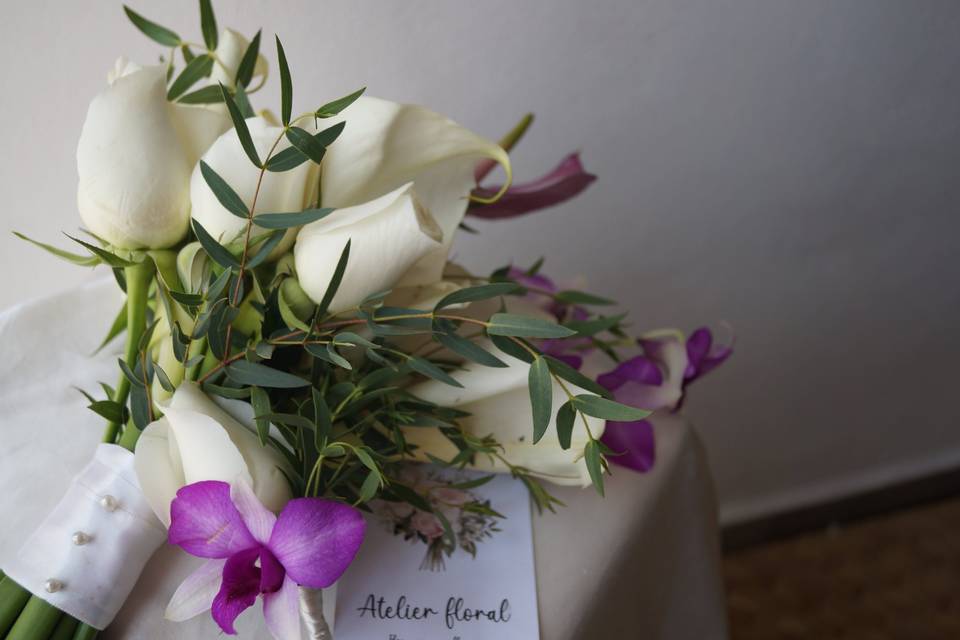 Ramo con orquìdeas