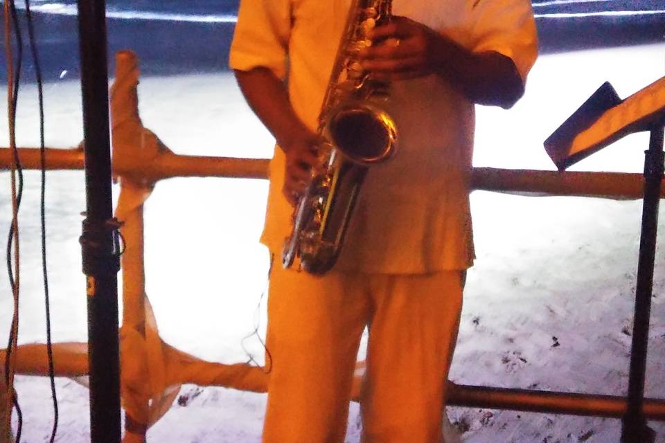Edgar González - Saxofonista