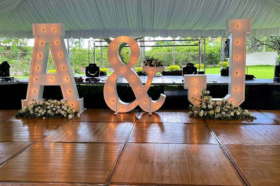 Pista de madera y letras grand