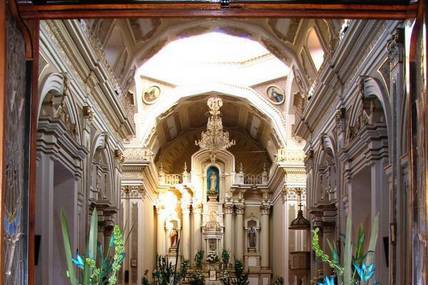 Decoración floral de la iglesia