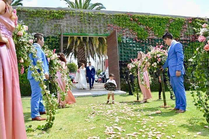 Entrada a la boda