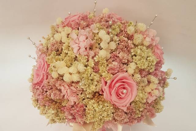 Ramo en rosas preservadas