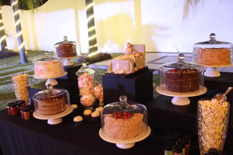 Cake table