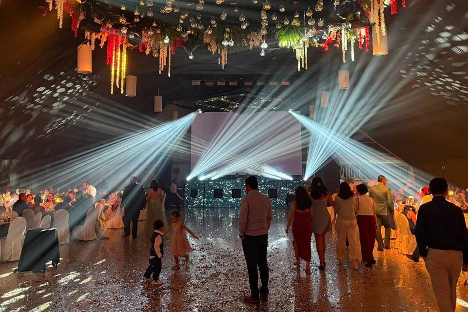 Bodas, xv años y más