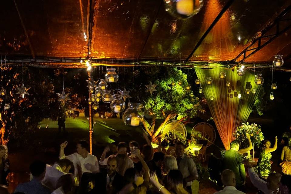 Carpa e iluminación