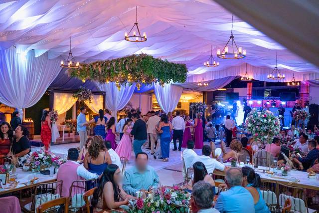 Carpa moderna con colgante