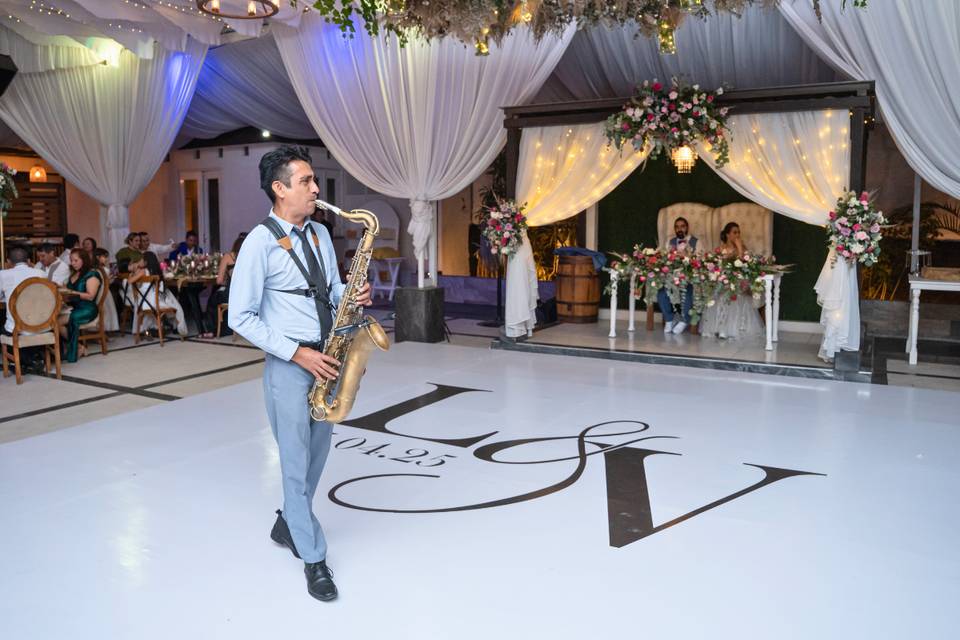 Sax durante banquete