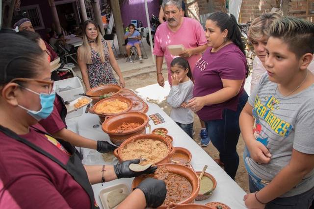 Sirviendo la comida