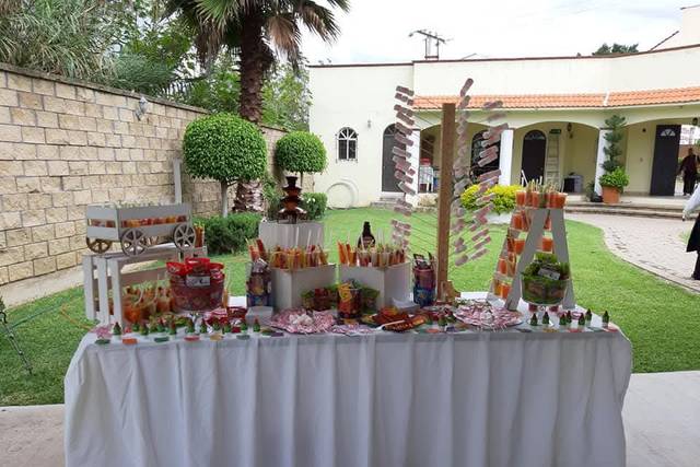 Mesa de dulces incluida